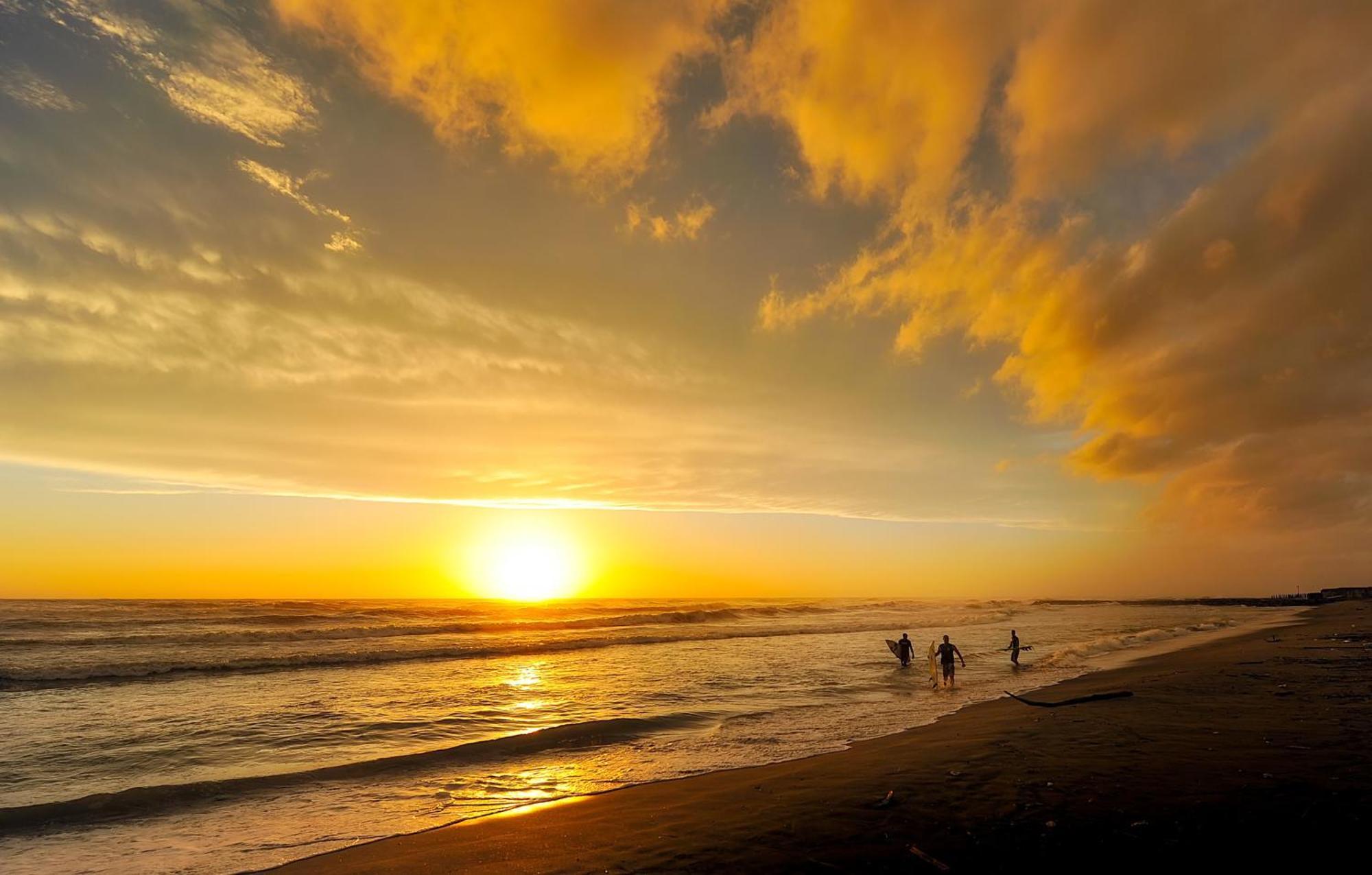 Central Atlantic Beach Guesthouse Costa da Caparica Bagian luar foto